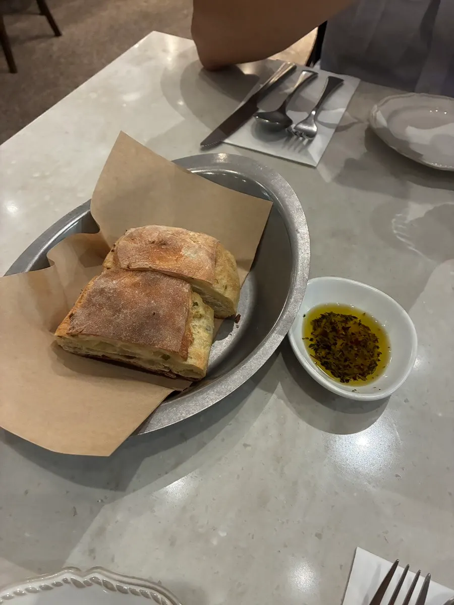Soft pre-meal bread with balsamic oil