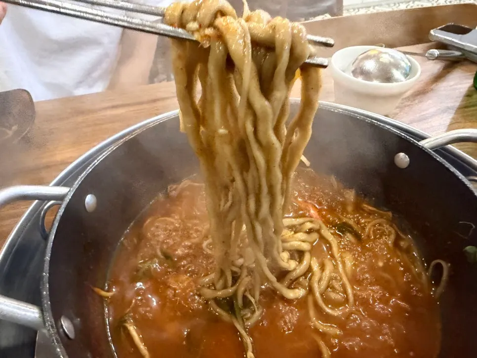 Shabu-shabu dipped in spicy broth