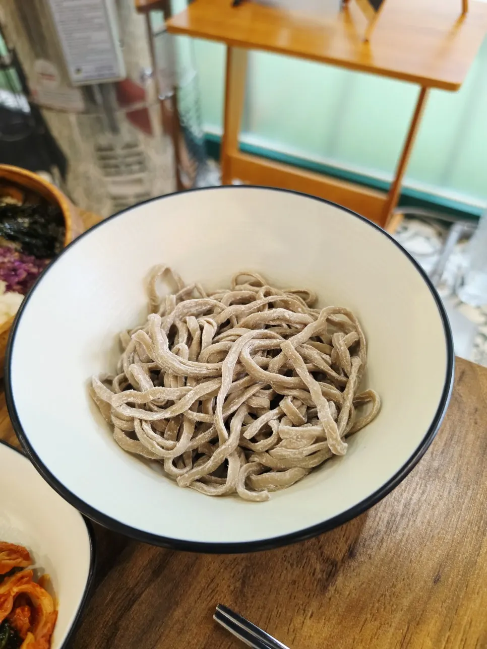 Thick, raw black garlic hand-cut noodles