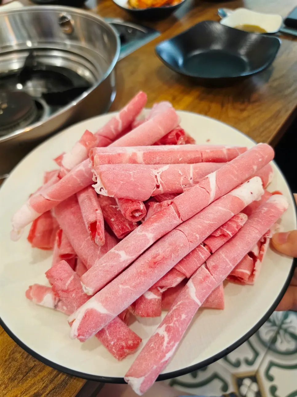 Plate of the extra 200g shabu meat order