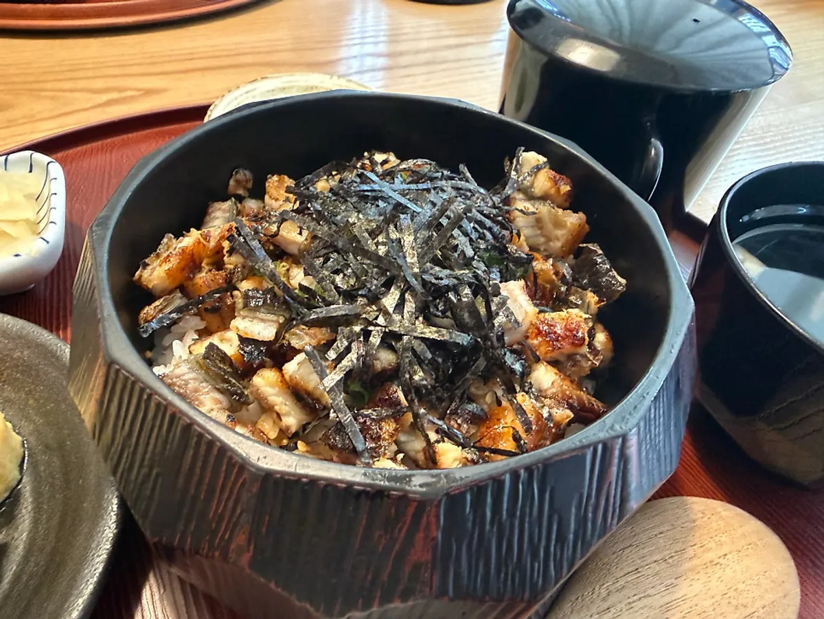 Tender eel with a hint of charcoal aroma over rice