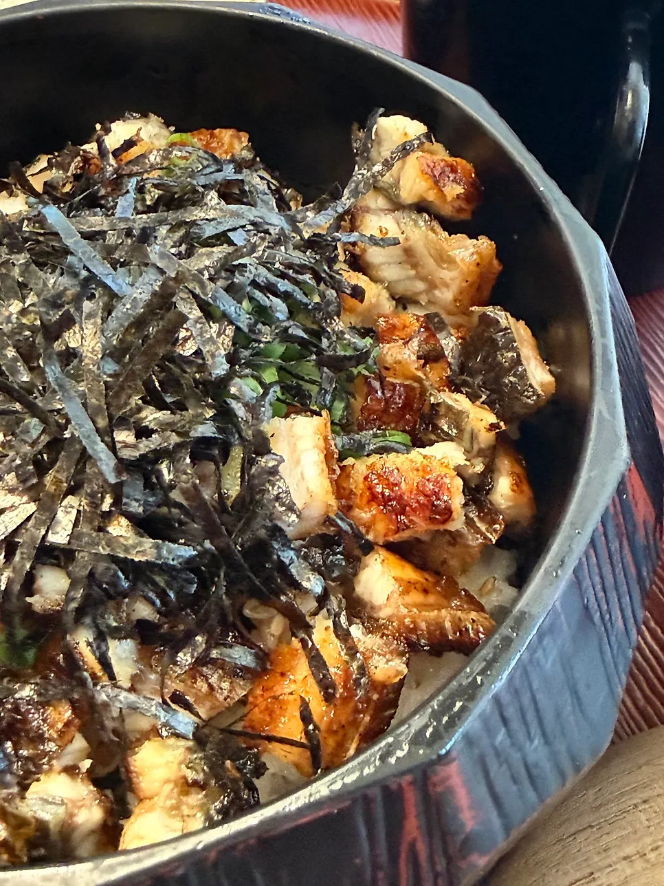 Seaweed, scallion, and wasabi toppings served with hitsumabushi