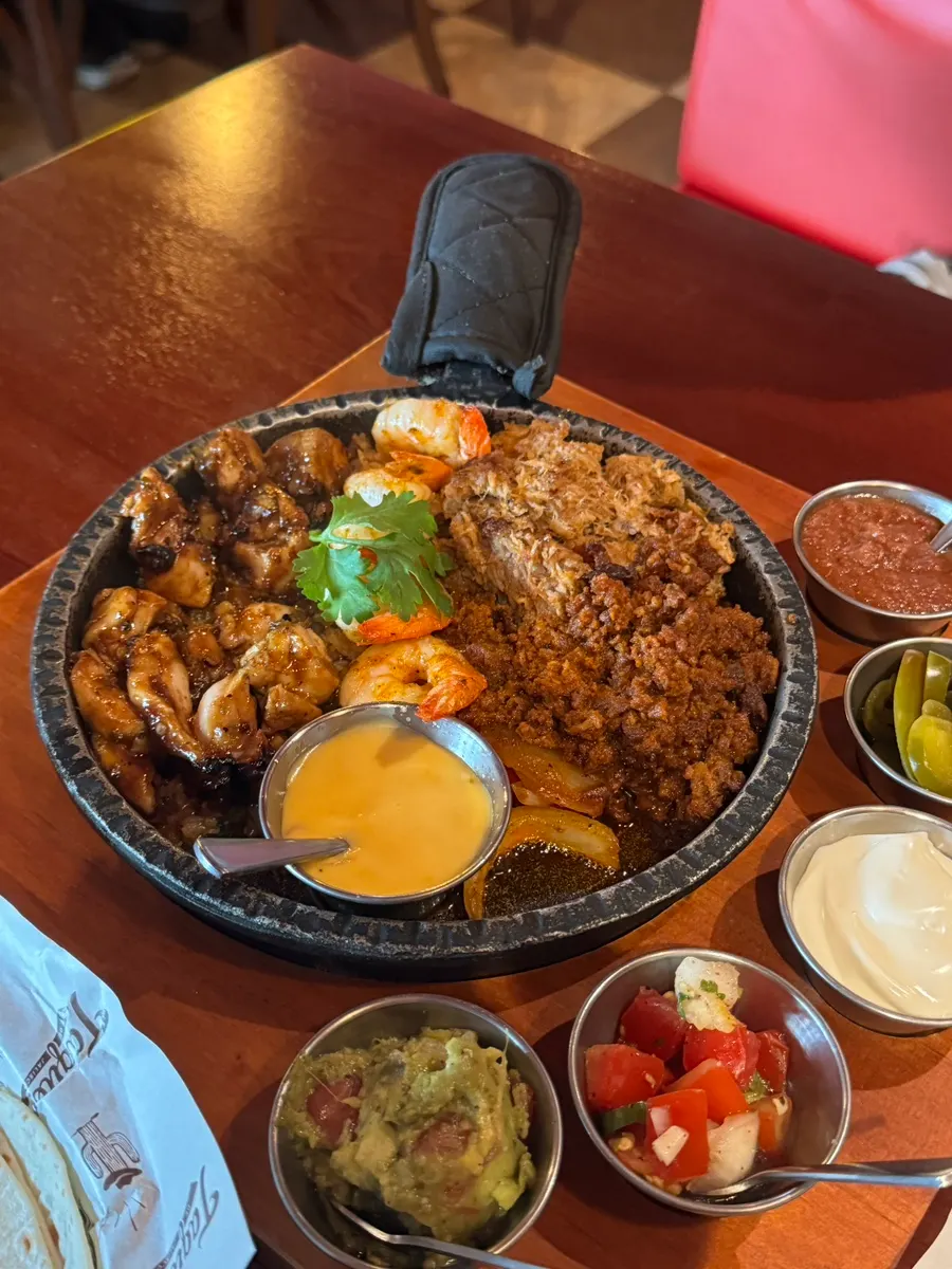 A plate of fajita with meat and rice