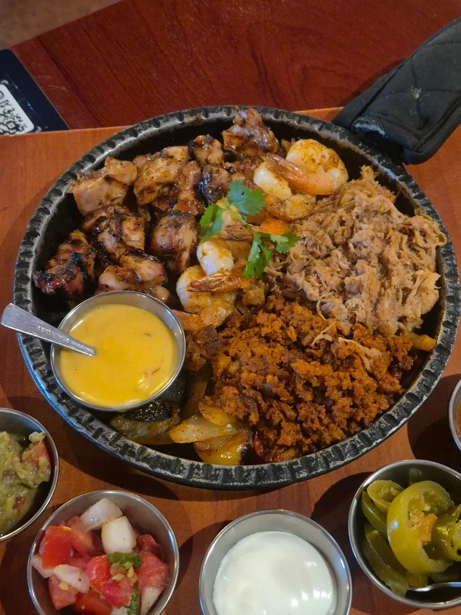 과카몰리·사워크림·살사소스 접시