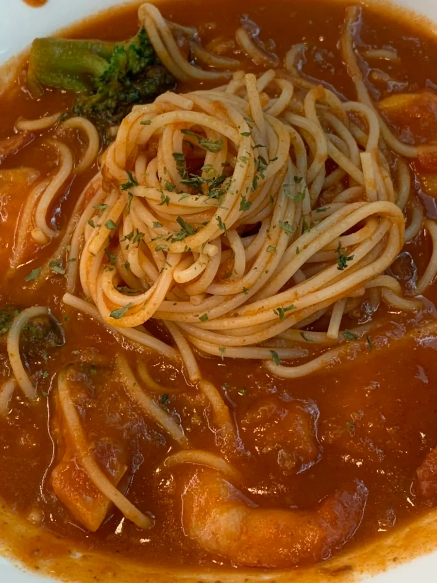 소스가 가득한 쉬림프 토마토파스타