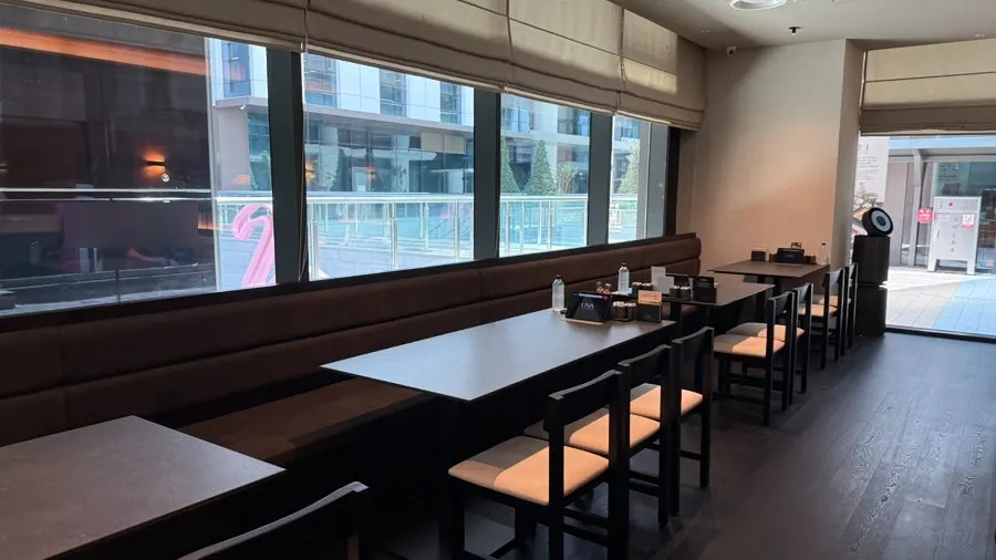 บรรยากาศภายในร้าน Una Magok ที่สะอาดเรียบร้อย