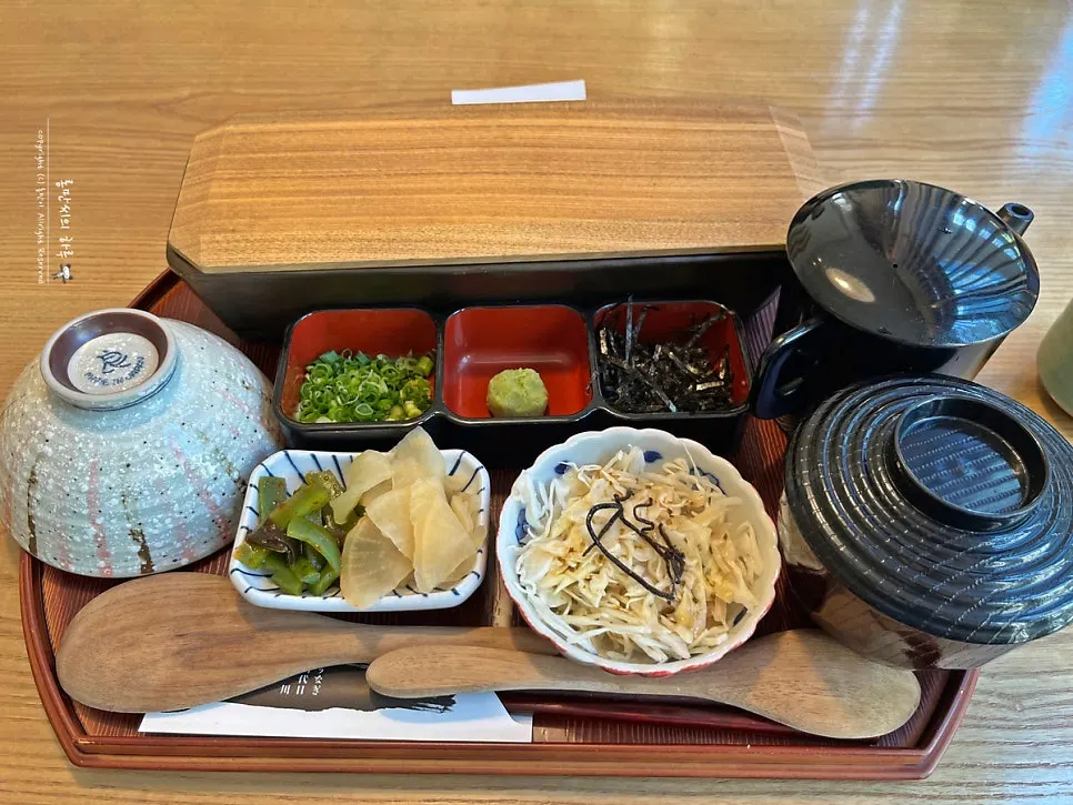 Neatly served premium hitsumabushi