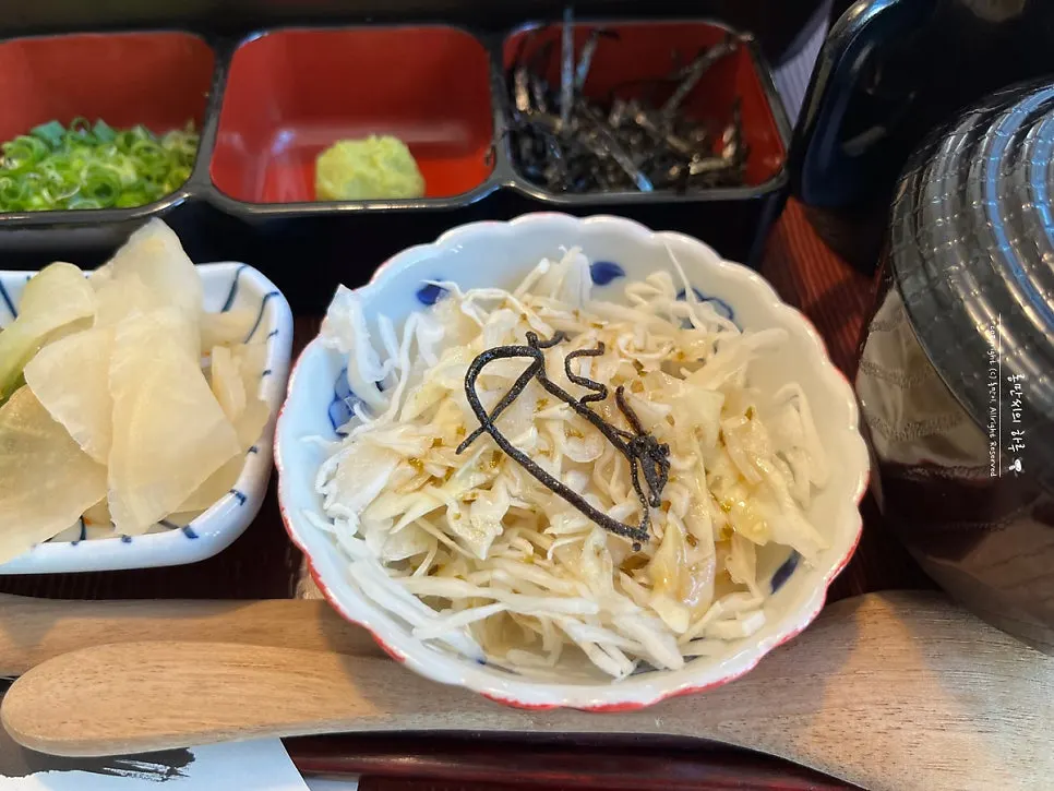 Hitsumabushi side dishes and soup