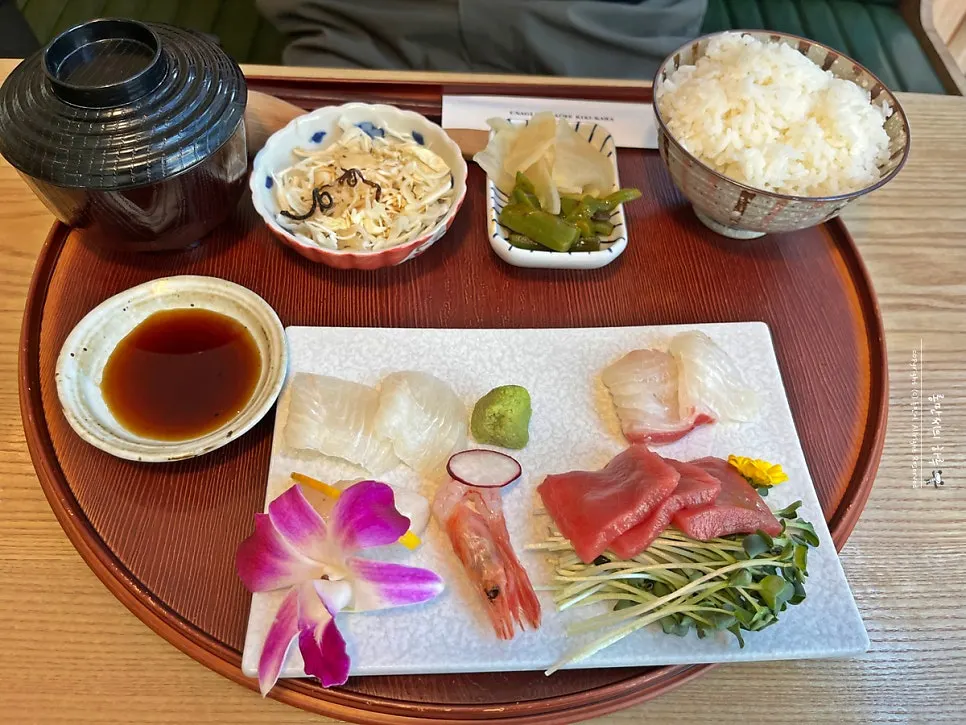 Set meal with seasonal sashimi