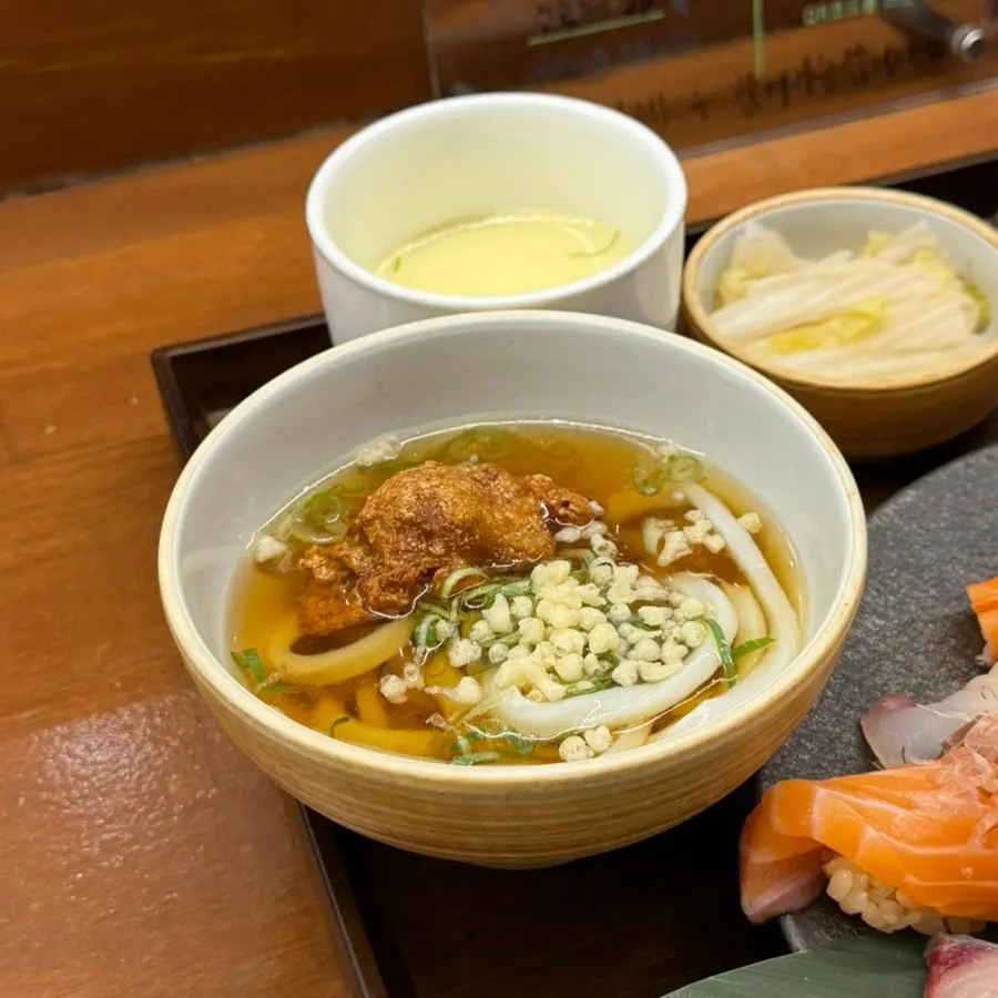 Sushi topped with fresh sashimi