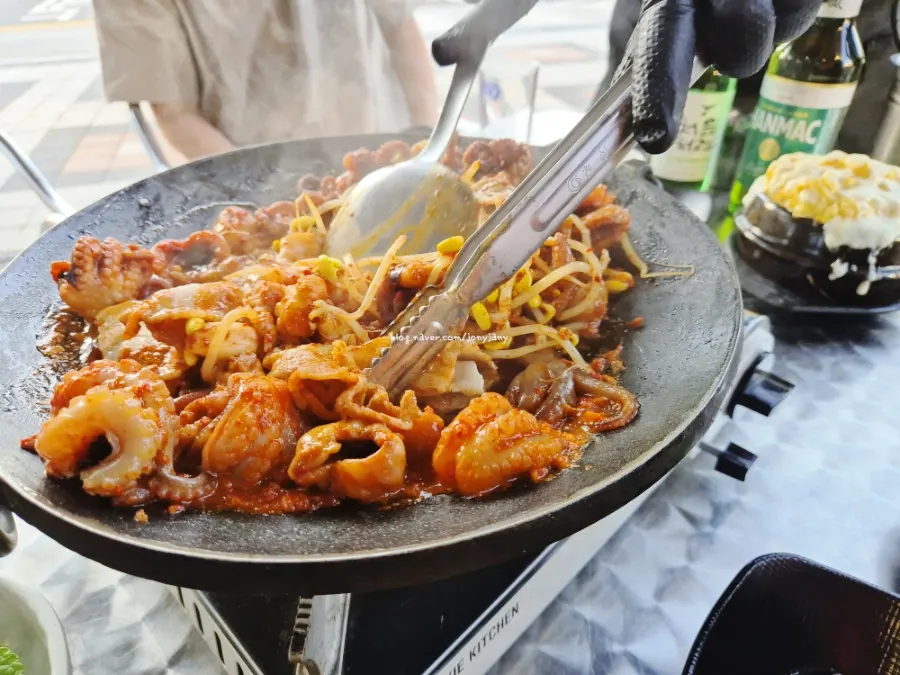 한맥 2병 세트와 추가 주문한 소주