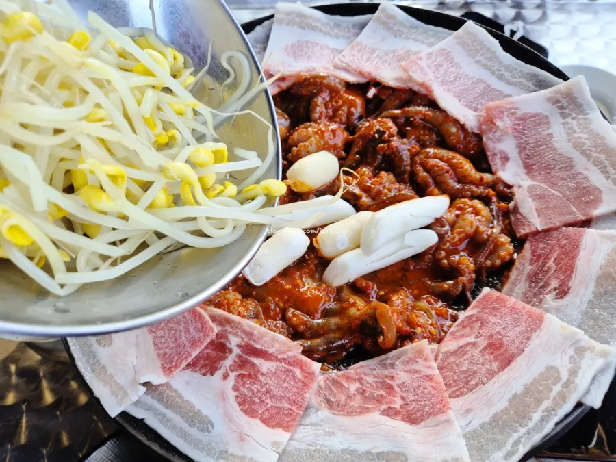 불향 나는 매콤한 양념 쭈꾸미 철판