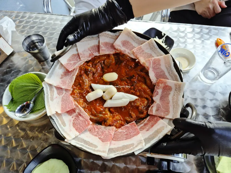 저녁 바람 맞으며 즐기는 쭈꾸미와 맥주