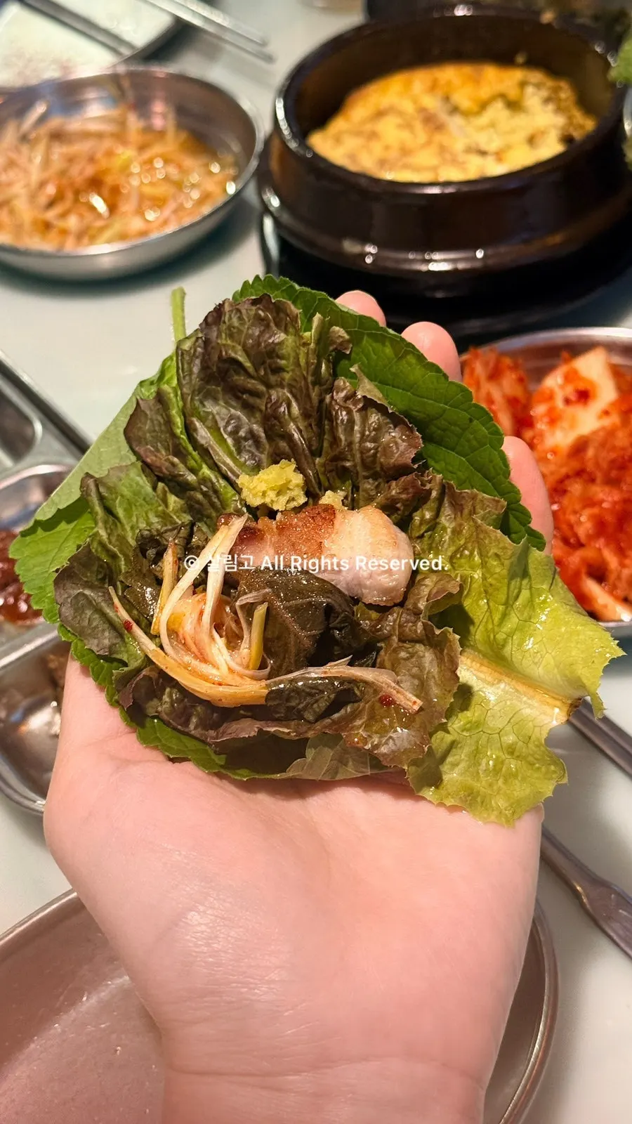 切好烤熟的五花肉特写