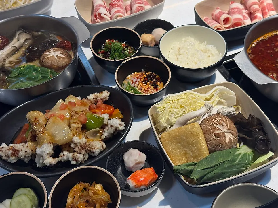 런치 우삼겹훠궈 상차림