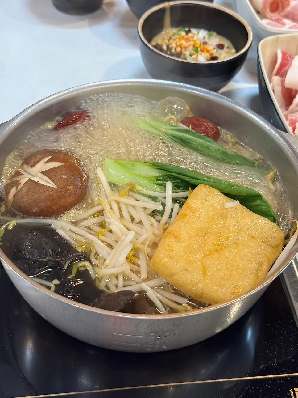 팬더 분모자를 넣은 개인 훠궈 냄비