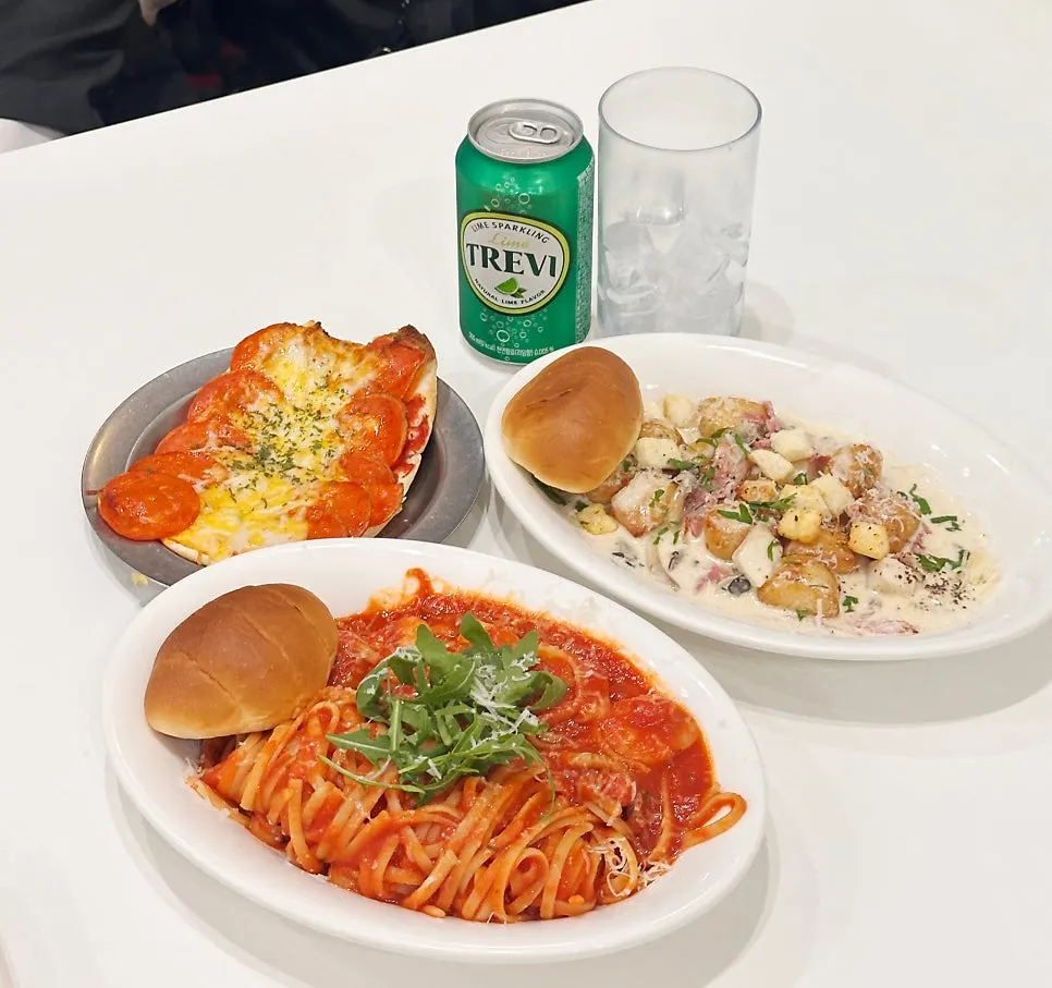 Table set with the Solo Set and Gnocchi Lover