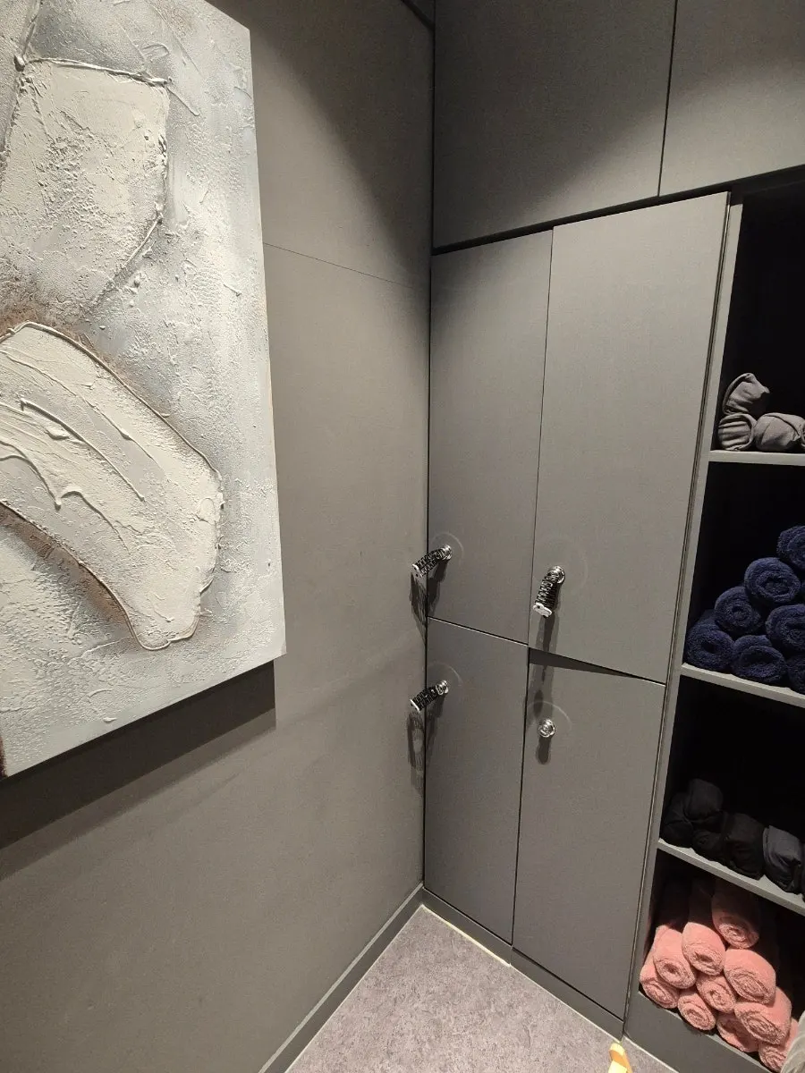 Changing room space at PT Studio Byeonhwa