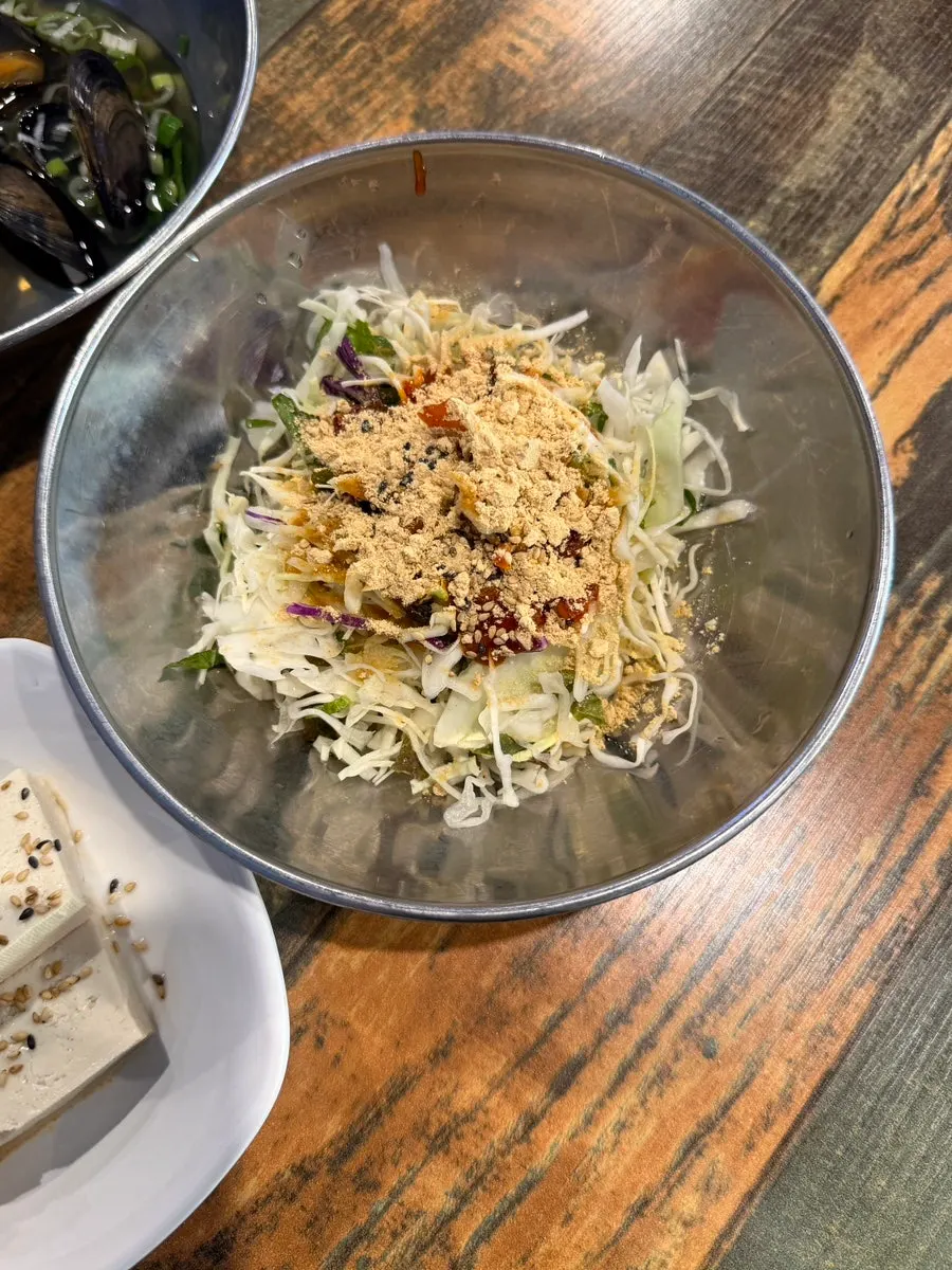 아삭한 백김치와 회무침 야채