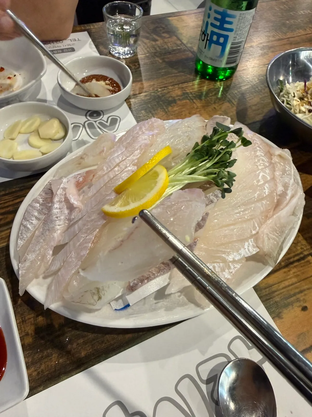 탱글탱글한 우럭회 클로즈업