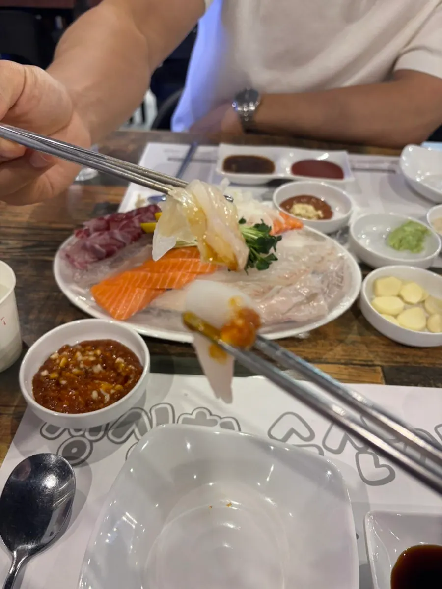 Sashimi with ssamjang dipping sauce and garlic