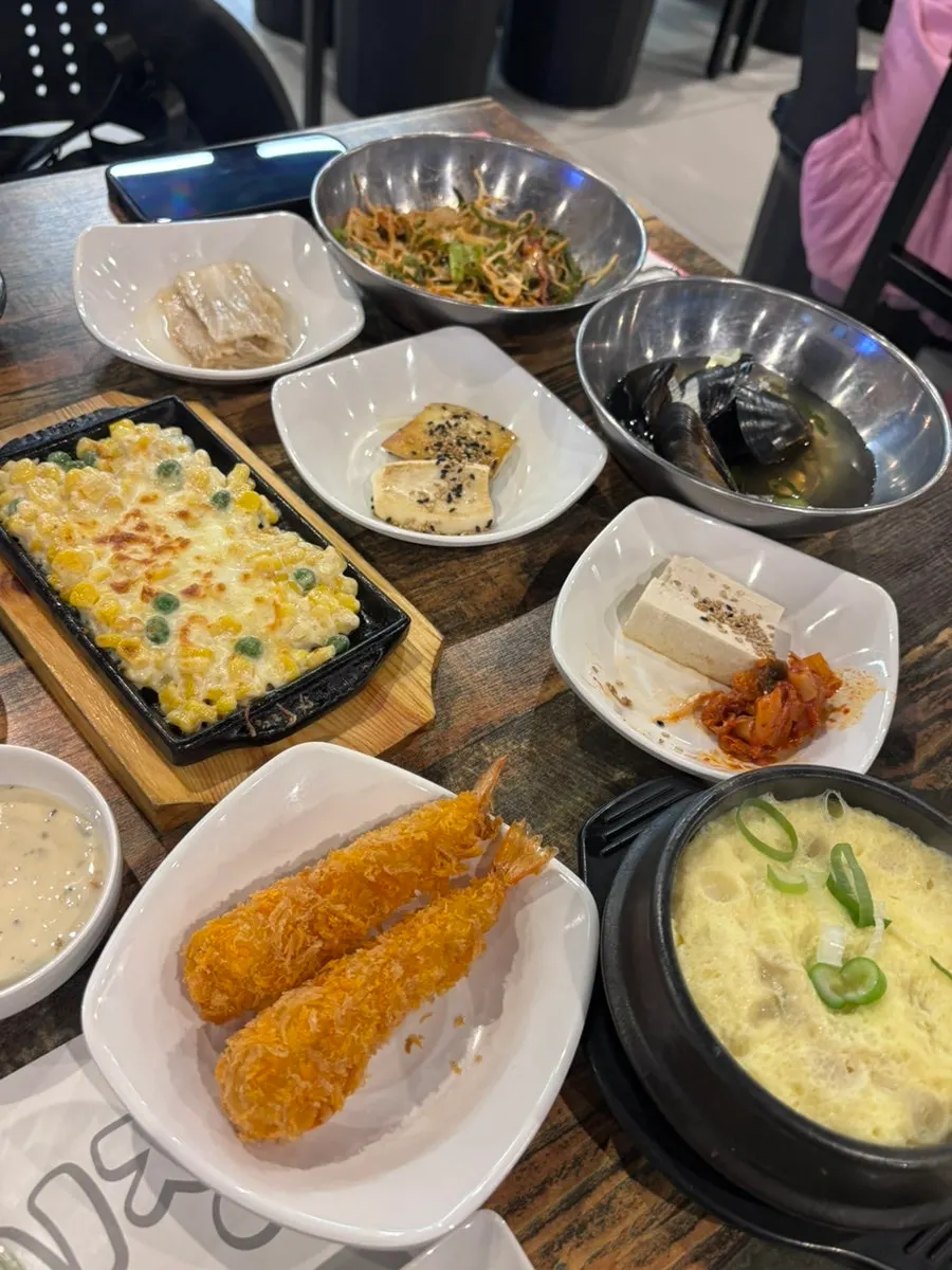 Steamed egg, fried shrimp, corn cheese, and sashimi side dishes