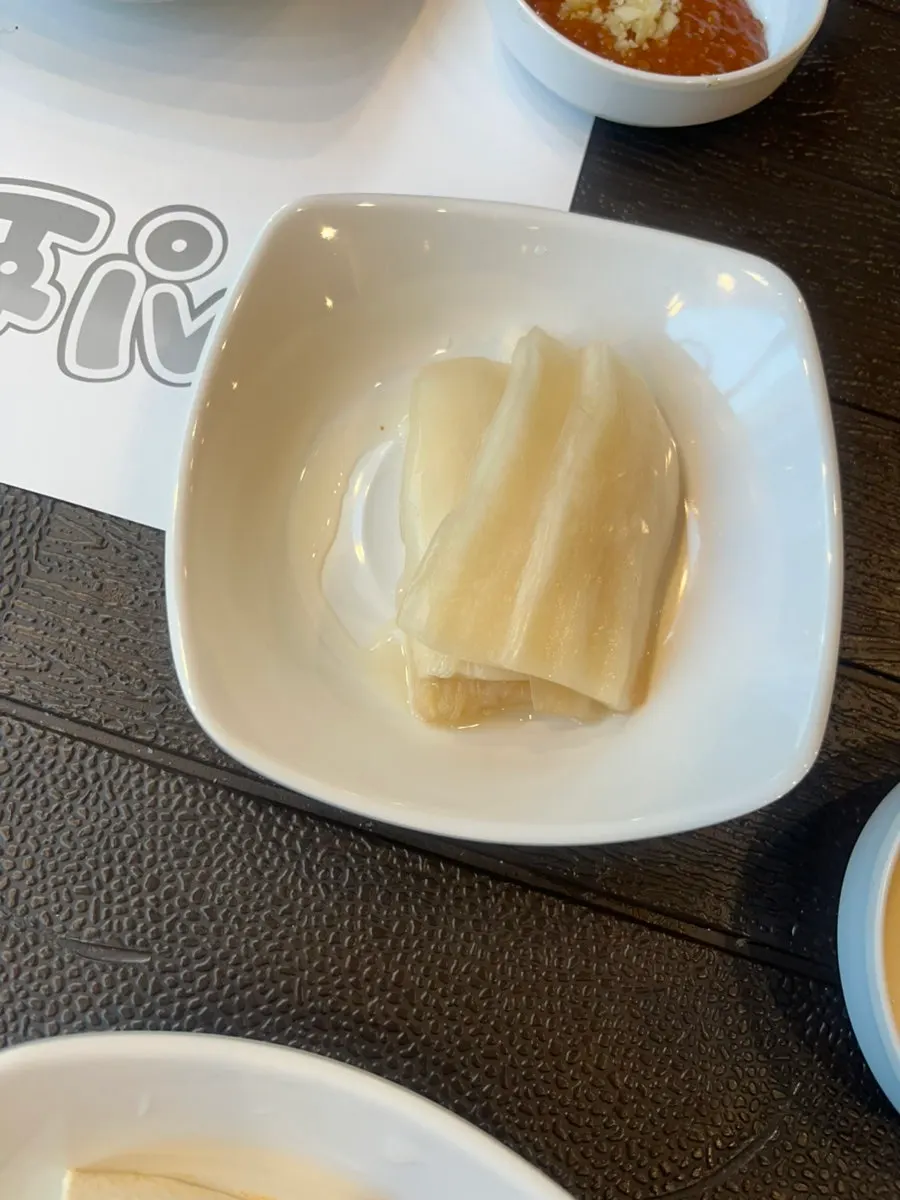 Steamed egg, mussel soup, and butter-grilled dishes