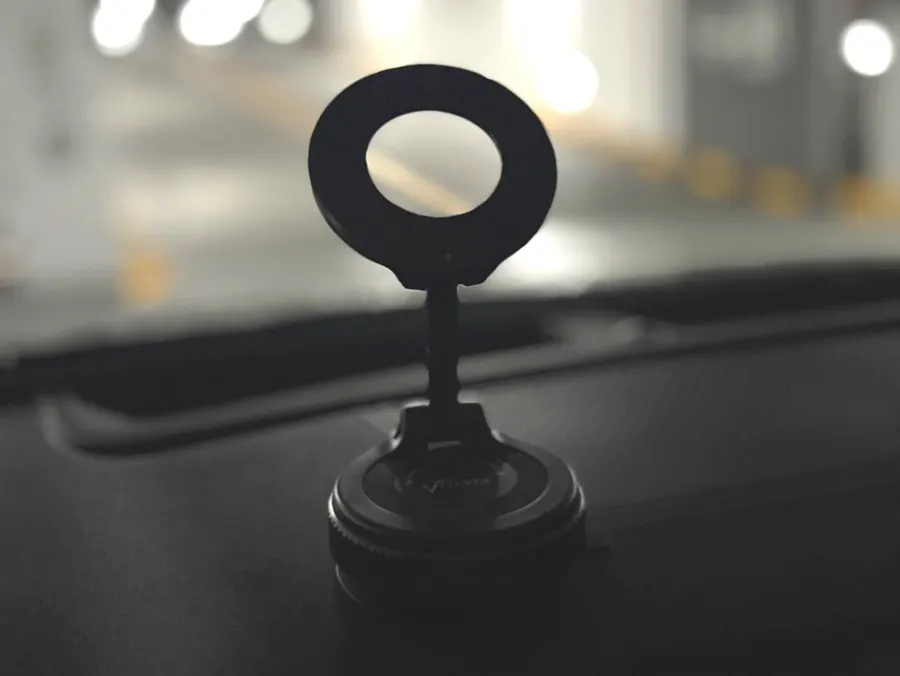 MagSafe car mount product image
