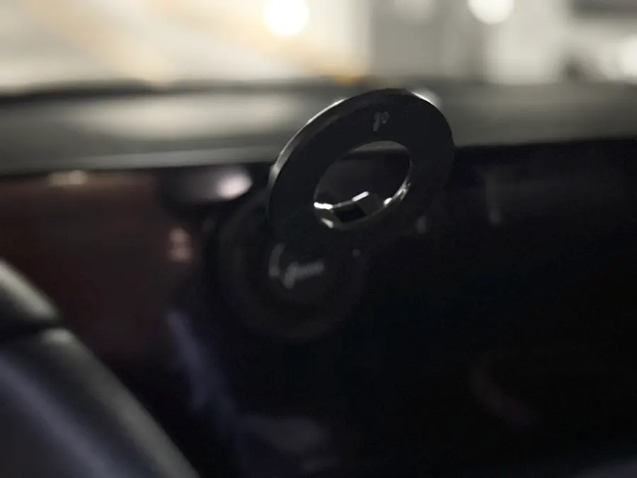 Car mount tested for holding power over speed bumps