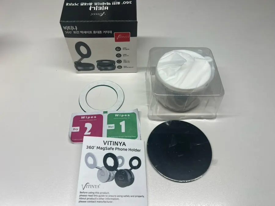 Circular dashboard mounting pad included with the mount