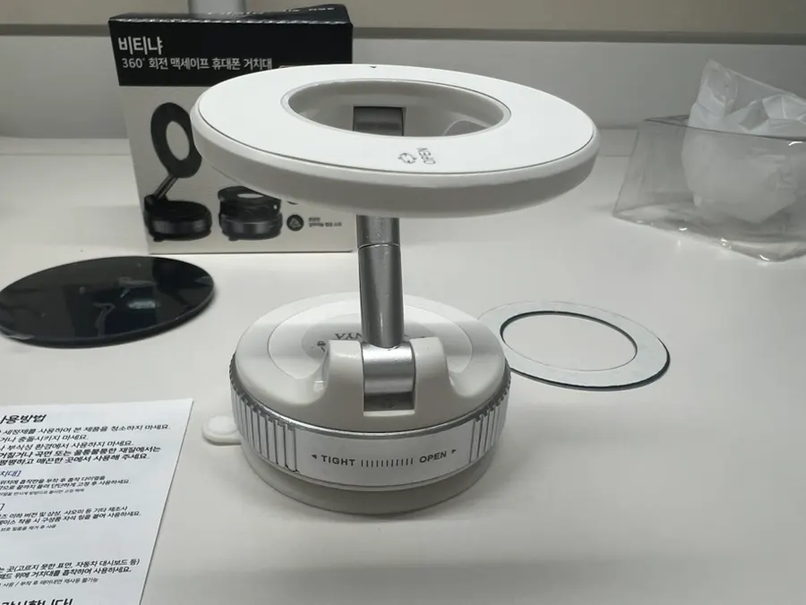 MagSafe car mount secured in place