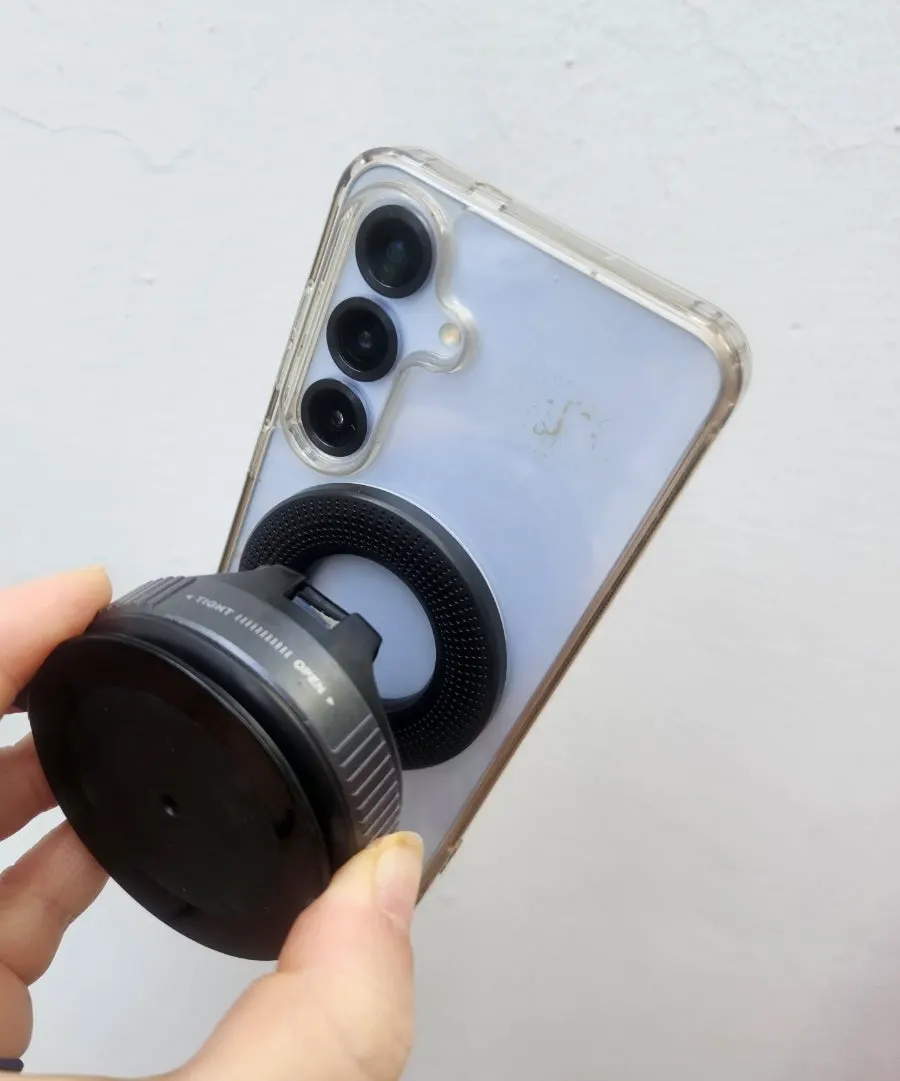 MagSafe mount holding a phone
