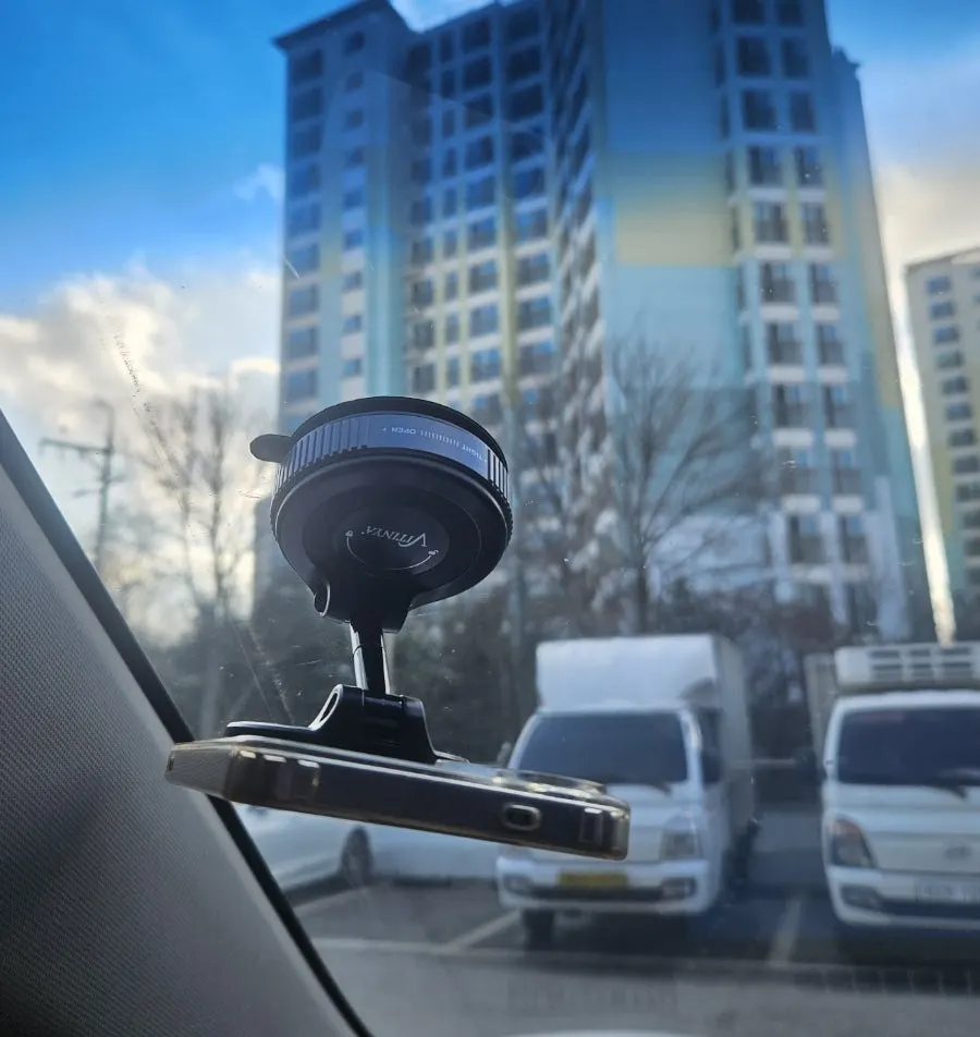 Vacuum-suction car phone mount
