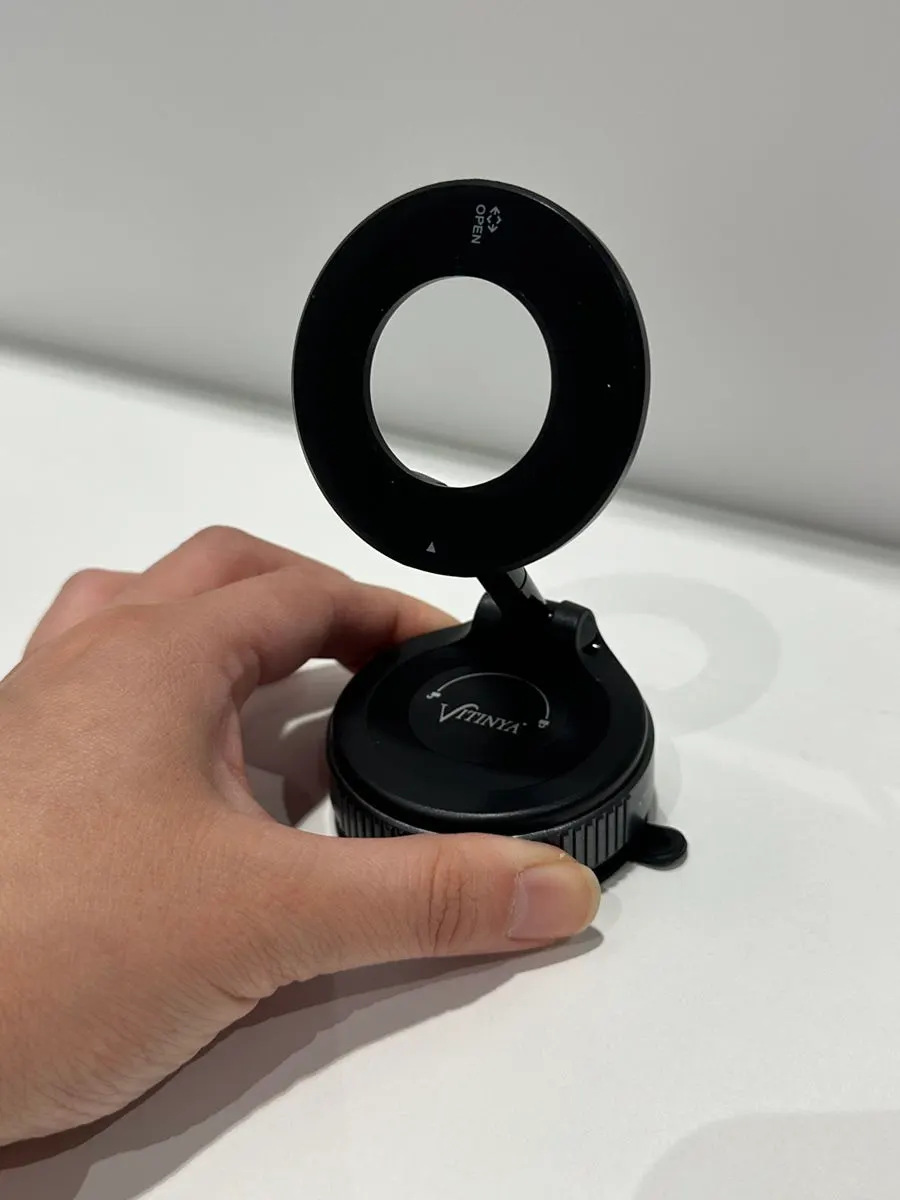 Car mount that attaches a smartphone with magnets