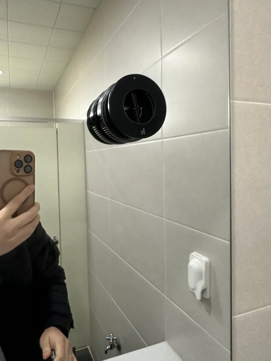Suction-cup mount for glass and flat walls