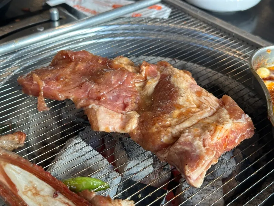 Eating fresh king galbi torn off the bone