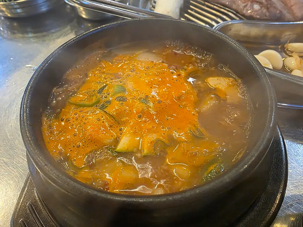 뚝배기에 끓여 나온 된장찌개