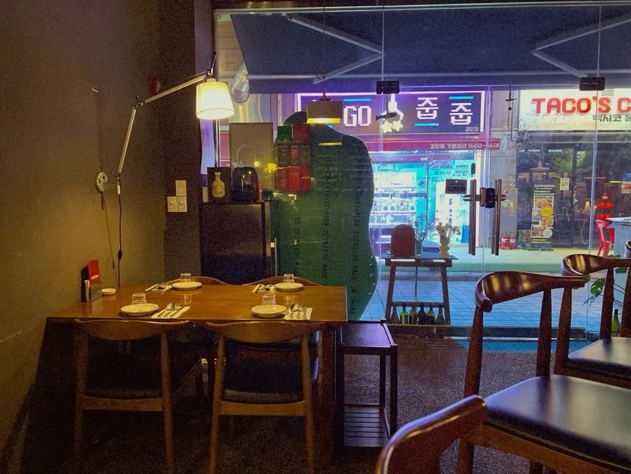 Matgim's bar seating and interior
