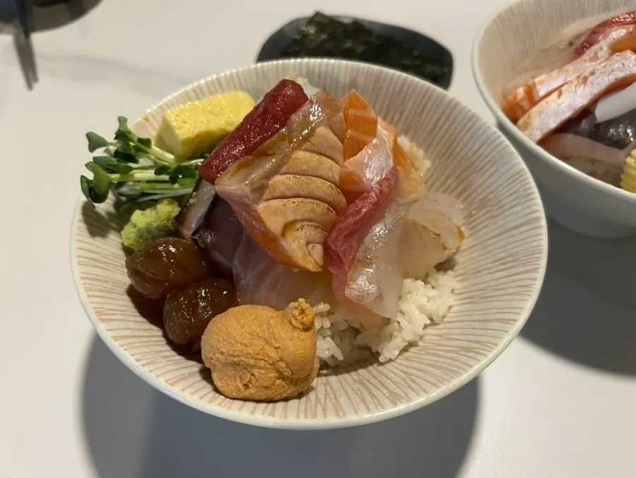 A bowl of kaisendon at Makise Hapjeong