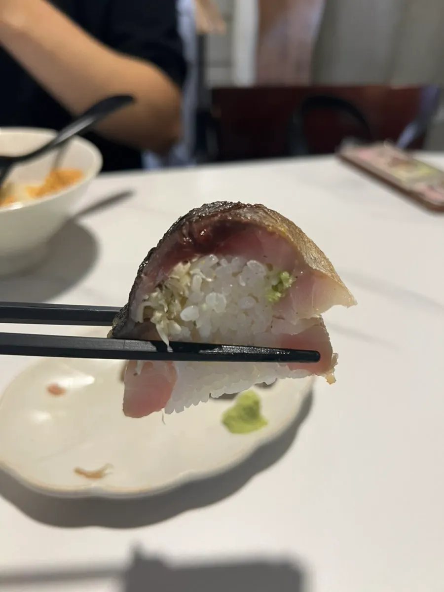 Four pieces of mackerel stick sushi at Makise Hapjeong