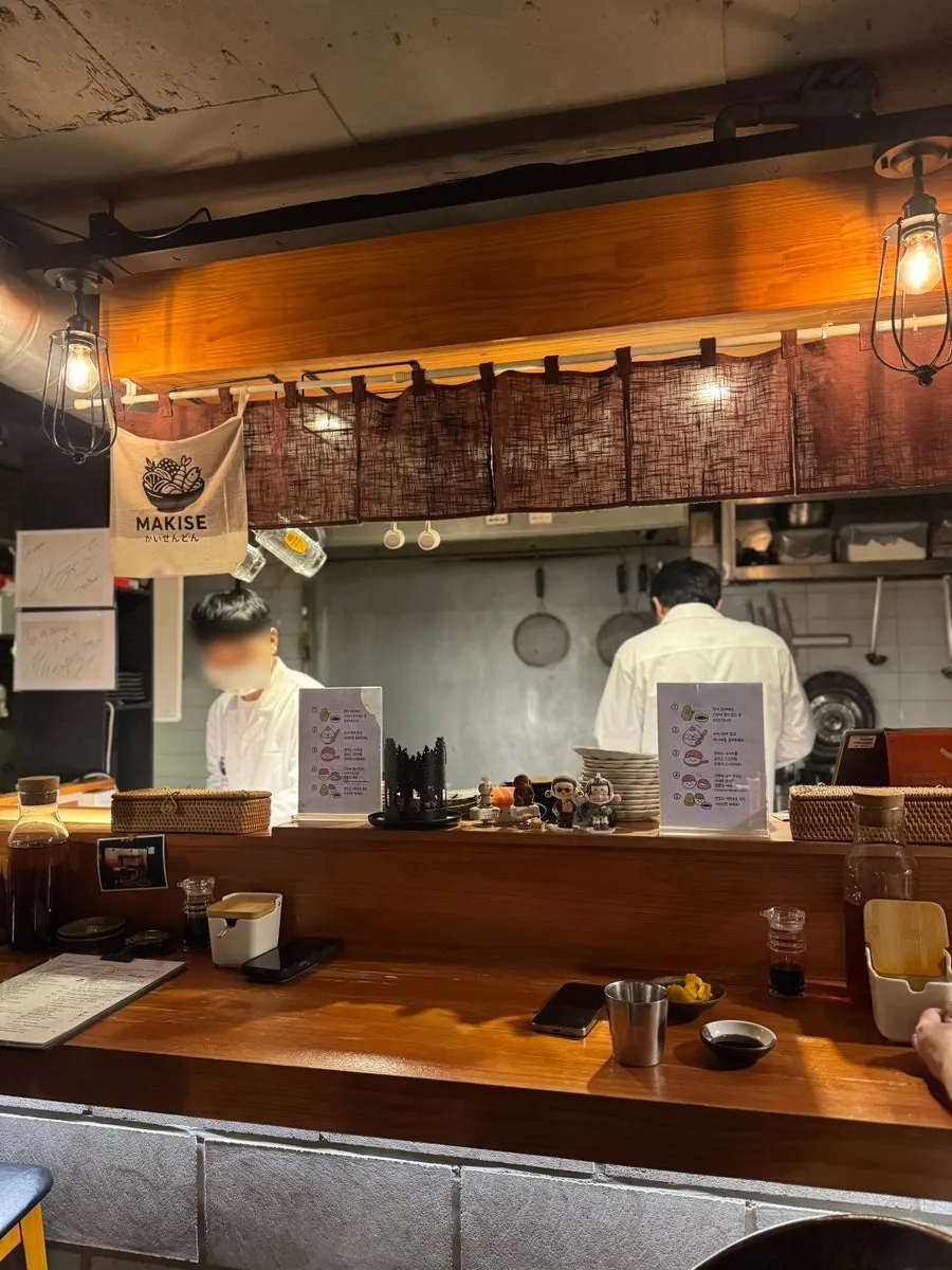 마키세 합정 오픈 주방과 바 좌석