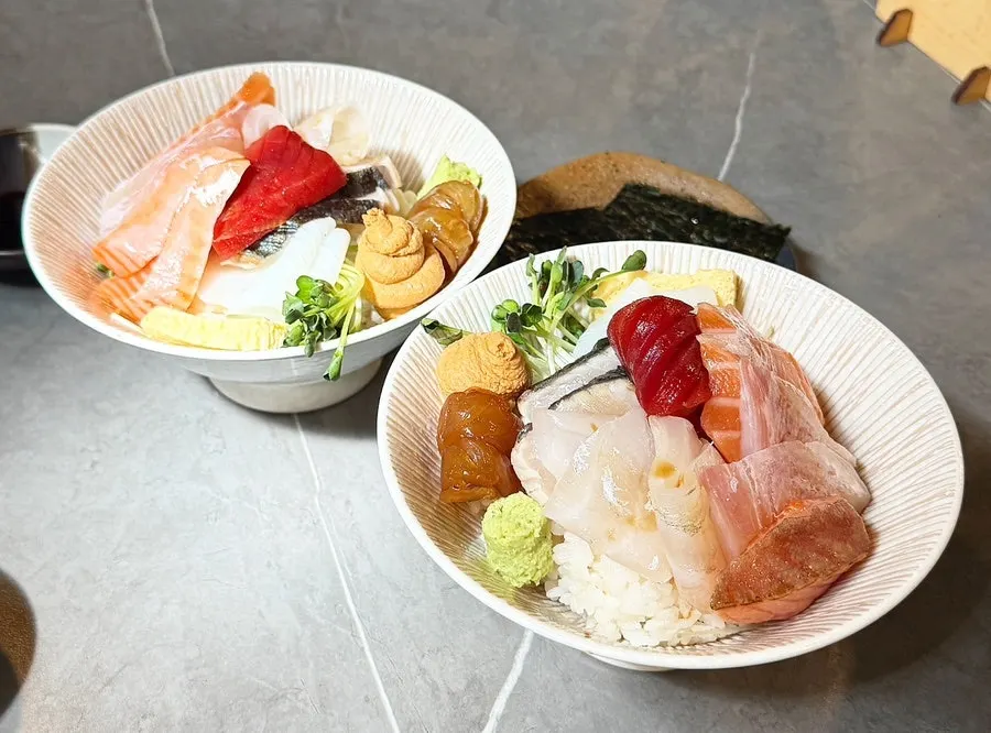 Full kaisendon spread at Makise Hapjeong