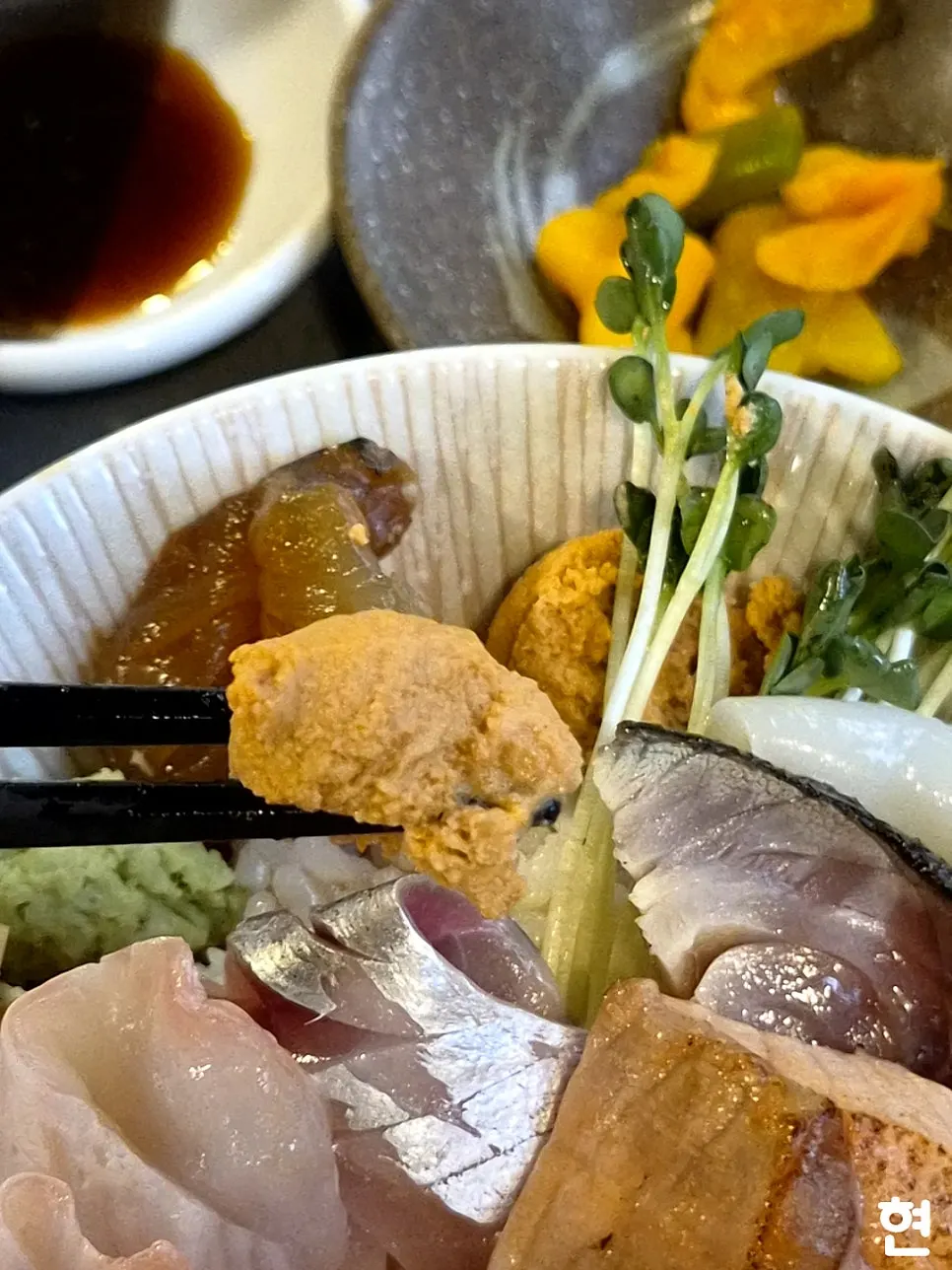 두툼한 아부리 연어 한 점