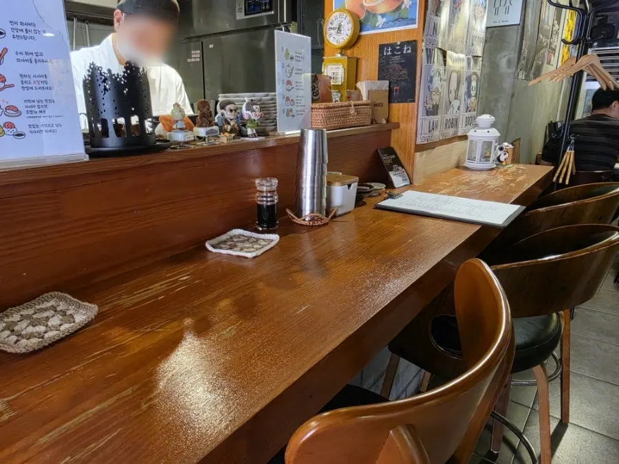 Bar seating at Makise Hapjeong