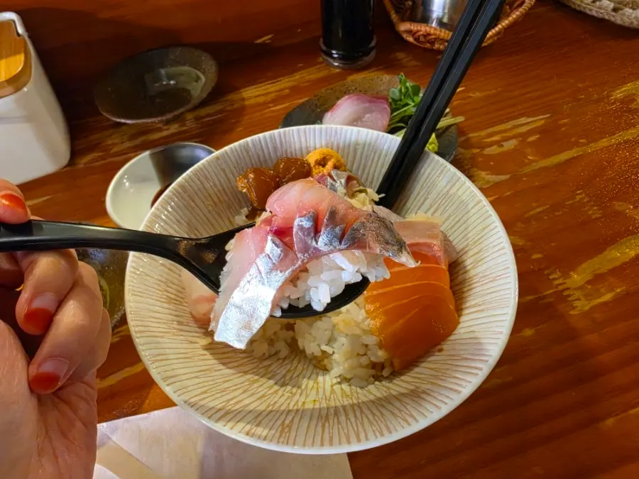 Sushi made with an adjusted rice portion