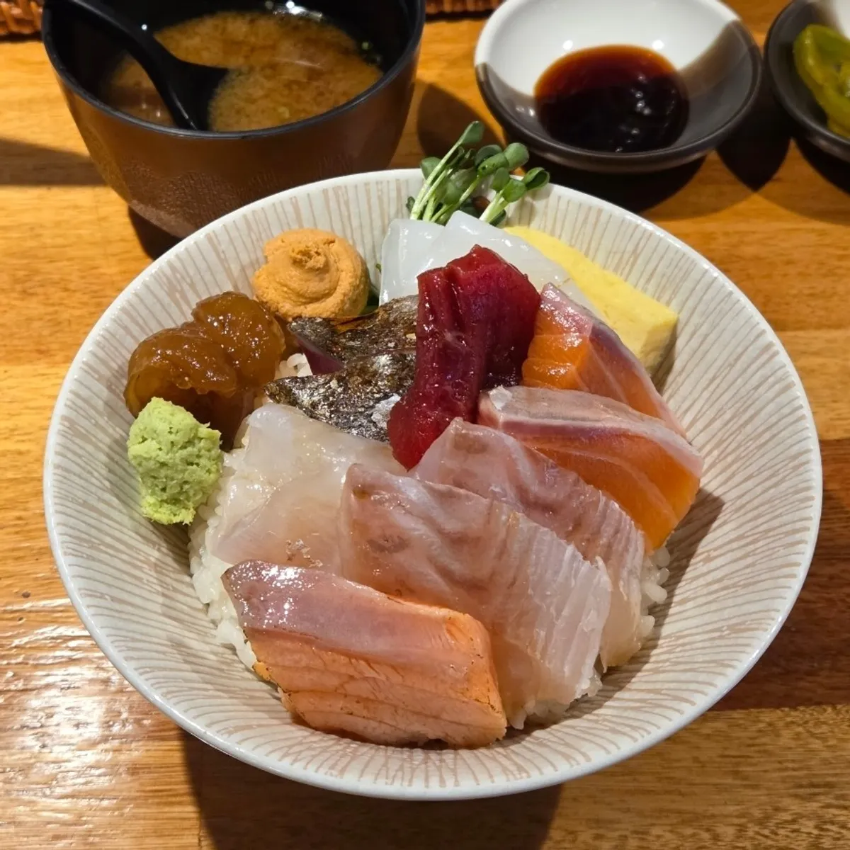 Kaisendon topped with salmon, squid, and tuna
