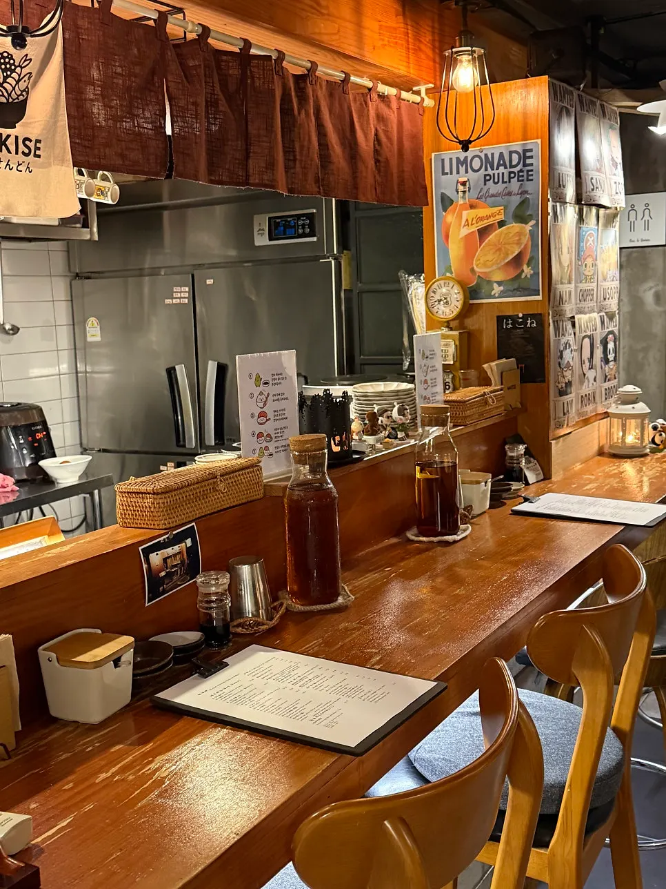 Table seating interior at Makise Hapjeong