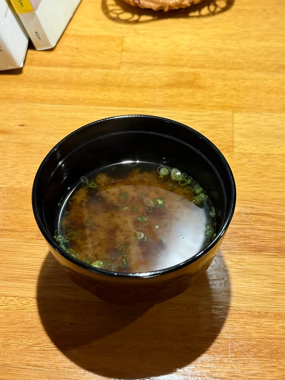 Plated bowl of Makise Hapjeong kaisendon
