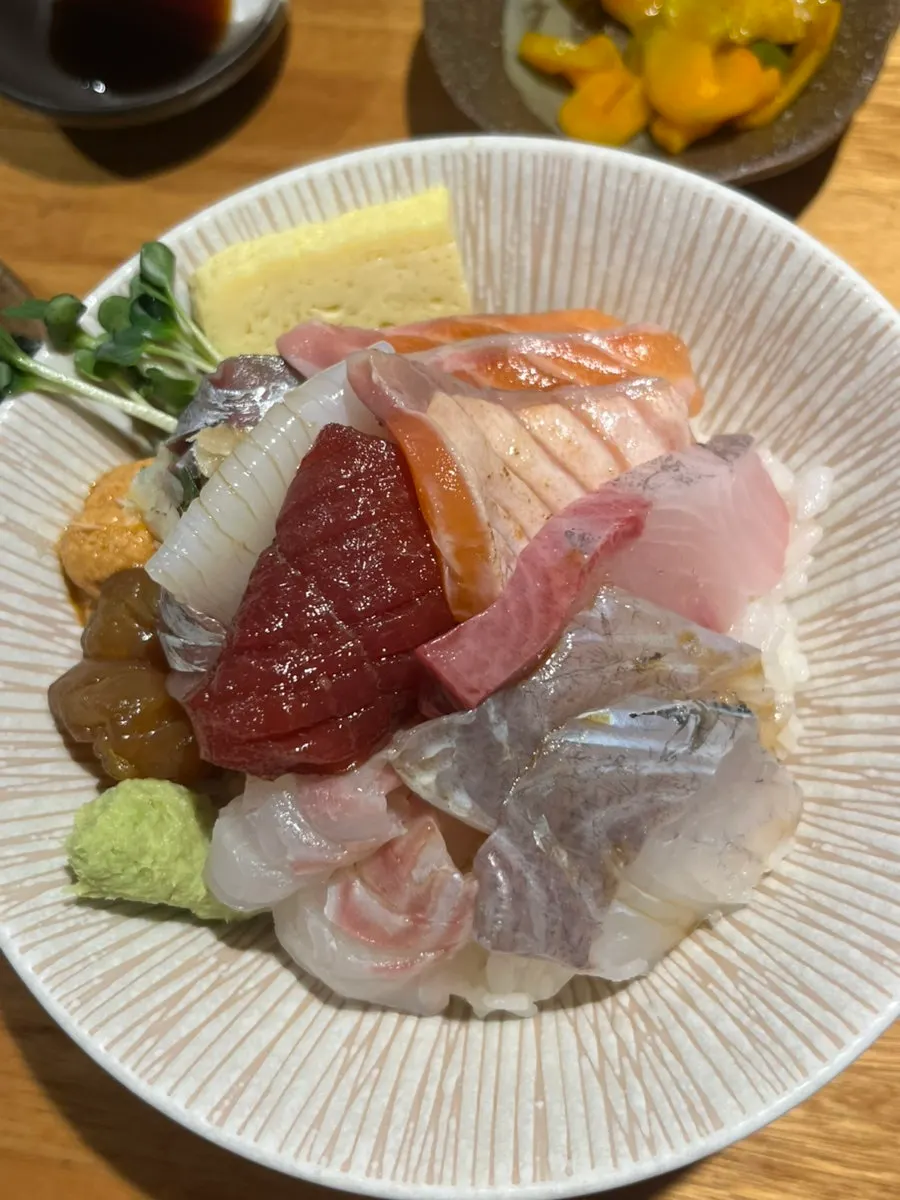 Kaisendon looking as elaborate as a sashimi platter