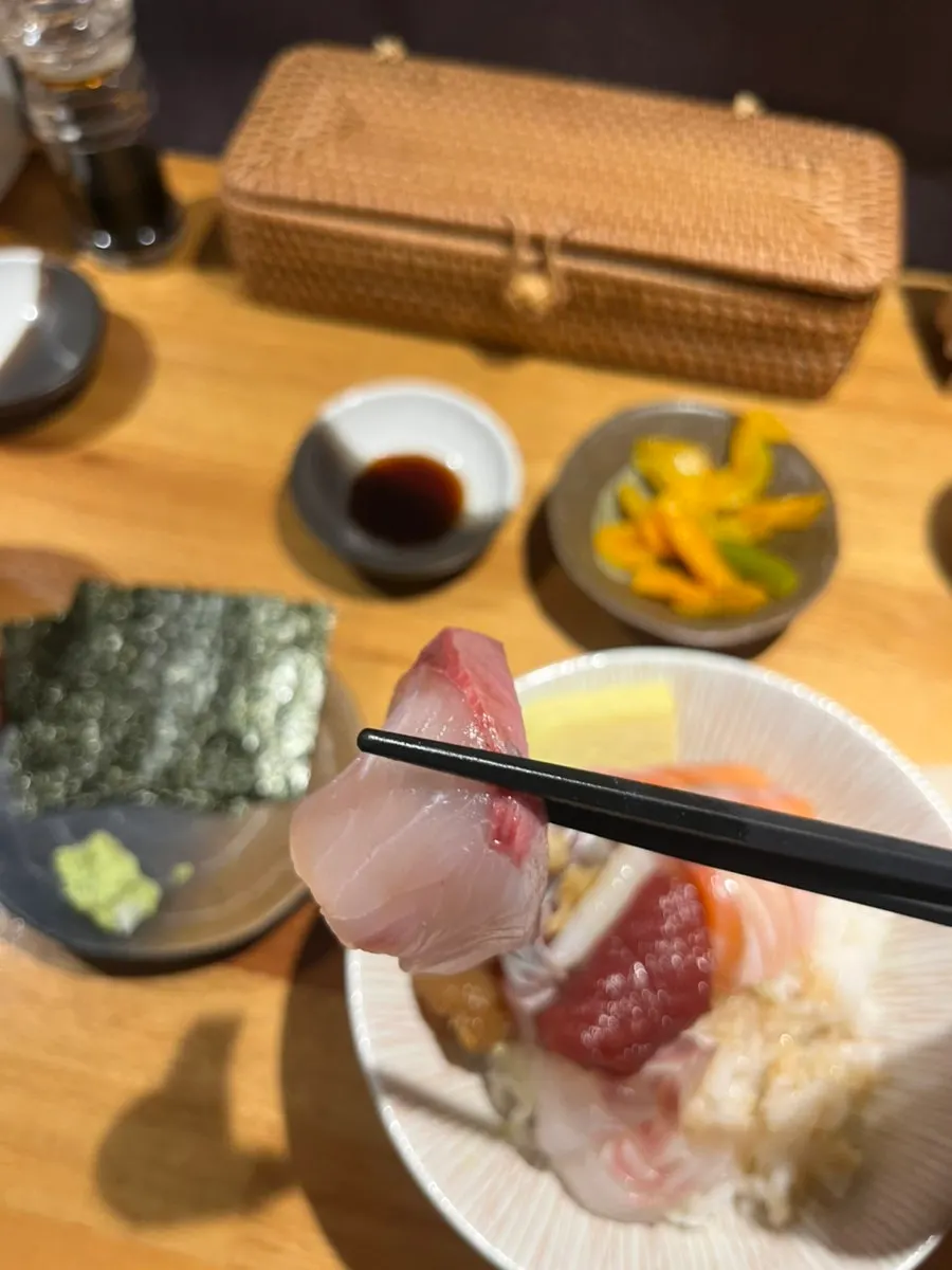 Yellowtail sashimi on the kaisendon